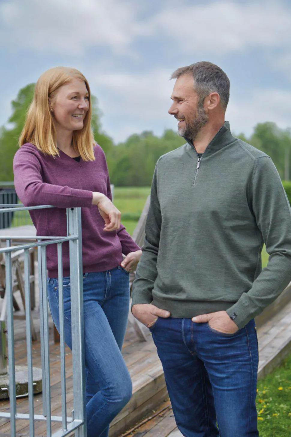 MERINO V-NECK FEMALE, 100% EXTRA FINE MERINOULL — STEELBLUE
