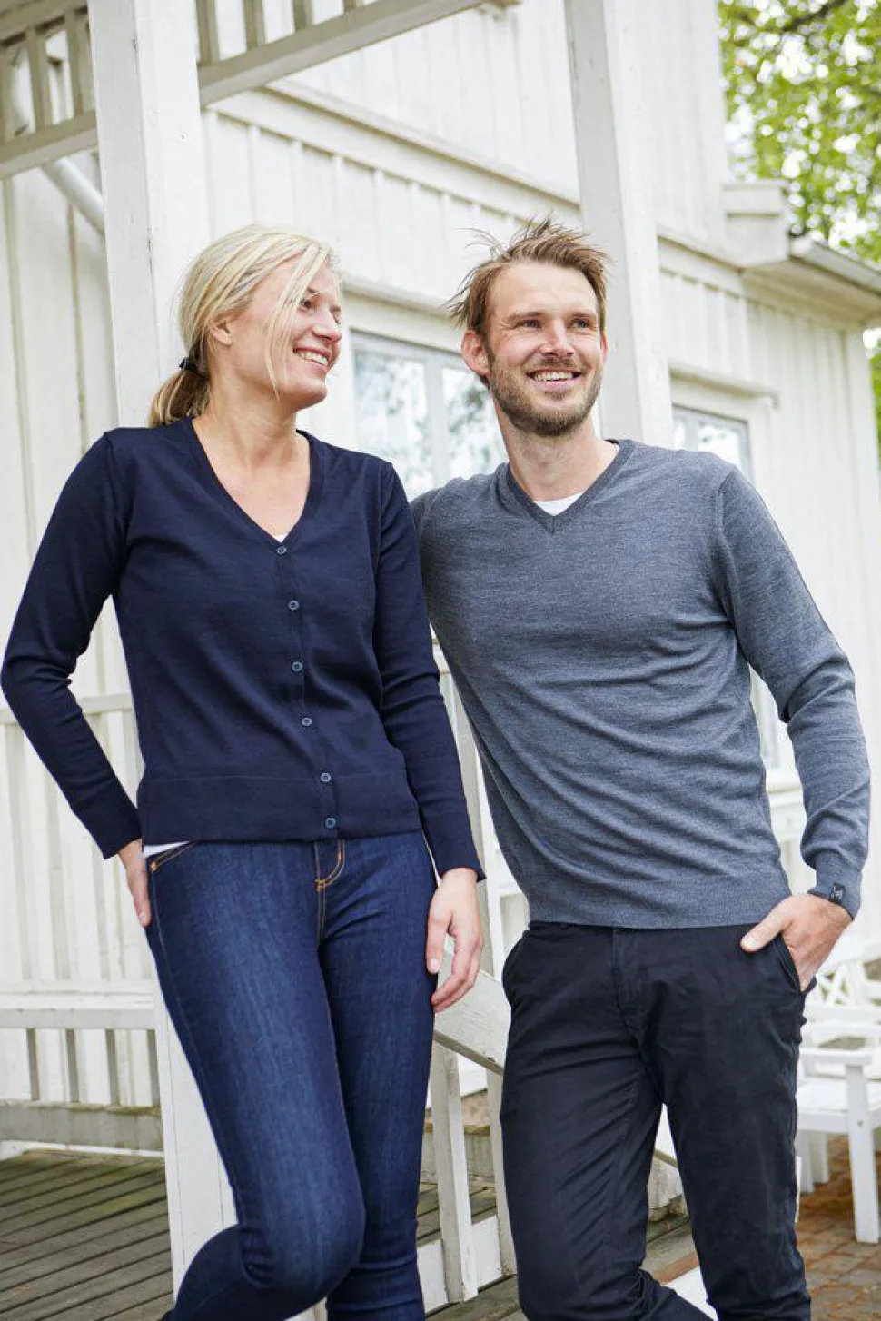 MERINO V-NECK MALE, 100% EXTRA FINE MERINOULL — NAVY